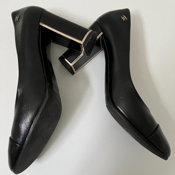 CHANEL Cap-Toe Black Leather Pumps - Picture 12 of 13